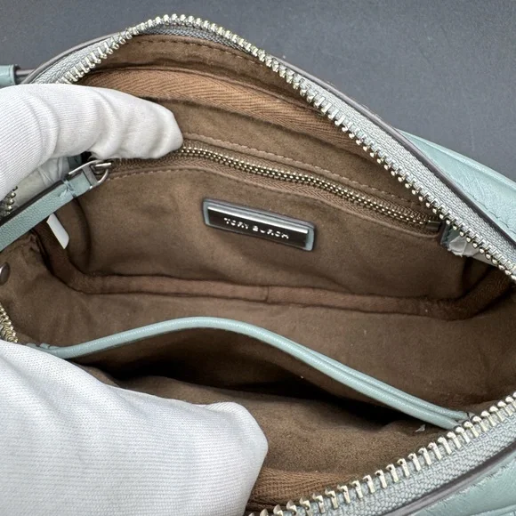 Tory burch SMALL KIRA PATENT CAMERA BAG Color:Light Arctic - Picture 4 of 5